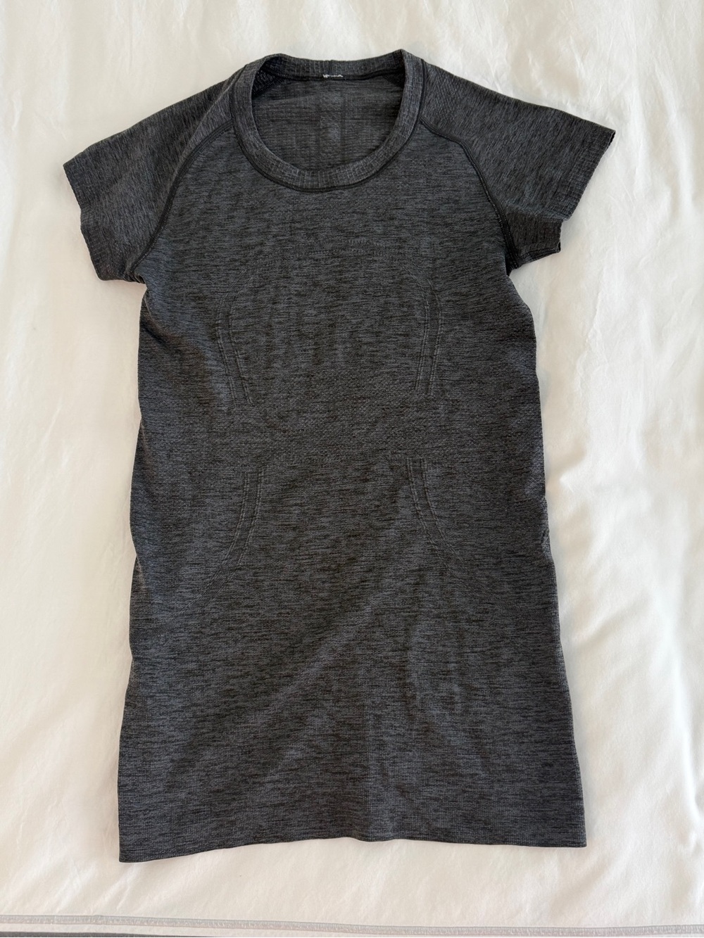Lululemon Charcoal Heather Short Sleeve Shirt Sz 4
